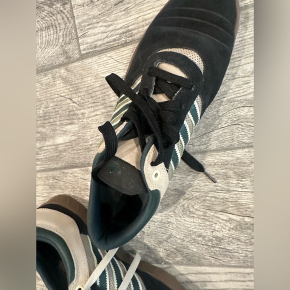 SALE💸💙💙Adidas skate boarding men’s black, green and cream. - Picture 15 of 16